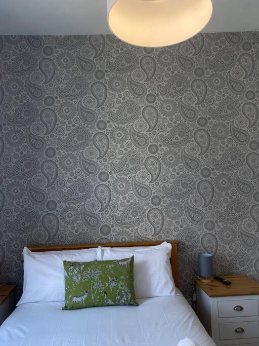 3 Smithhills Spacious Sleeps 4 Apartment Paisley